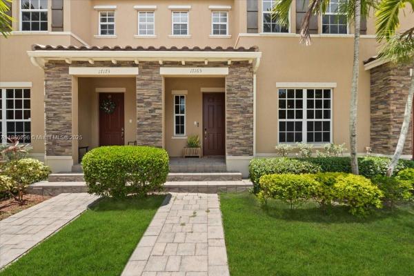 KENDALL COMMONS TOWNHOMES