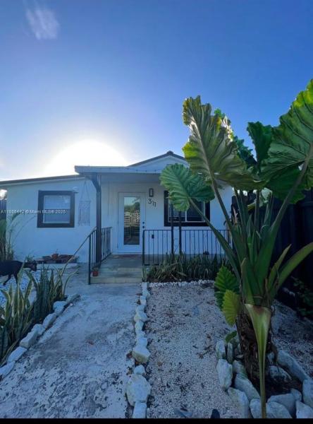 TWELFTH ST MANORS 1ST ADD