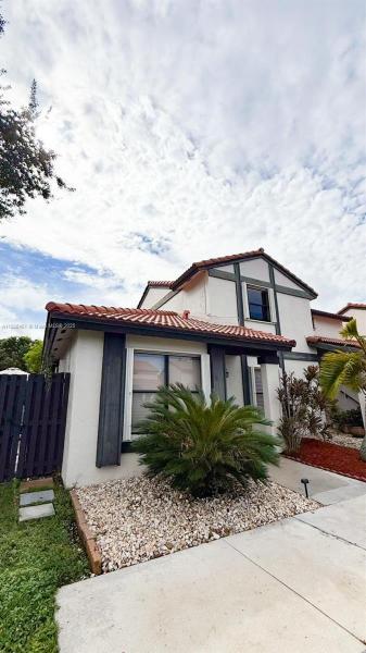 LAKES MEADOW VILG HOMES C