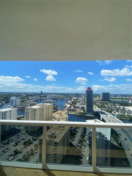 1800 S OCEAN DR #2909, HALLANDALE BEACH, FL 33009