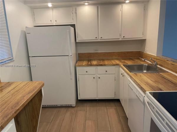 GARDENS OF KENDALL CONDO