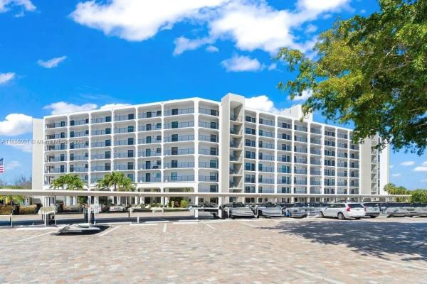 HILLSBORO LANDINGS CONDO