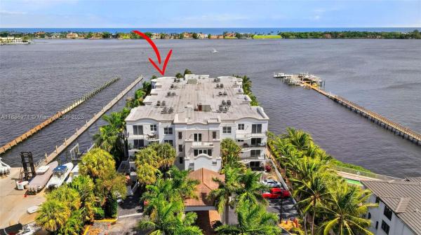 PENINSULA ON THE INTRACOA