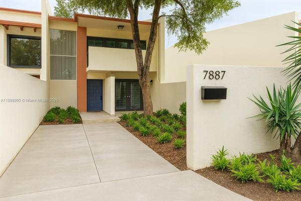 SUNSET KENDALL VILLAS