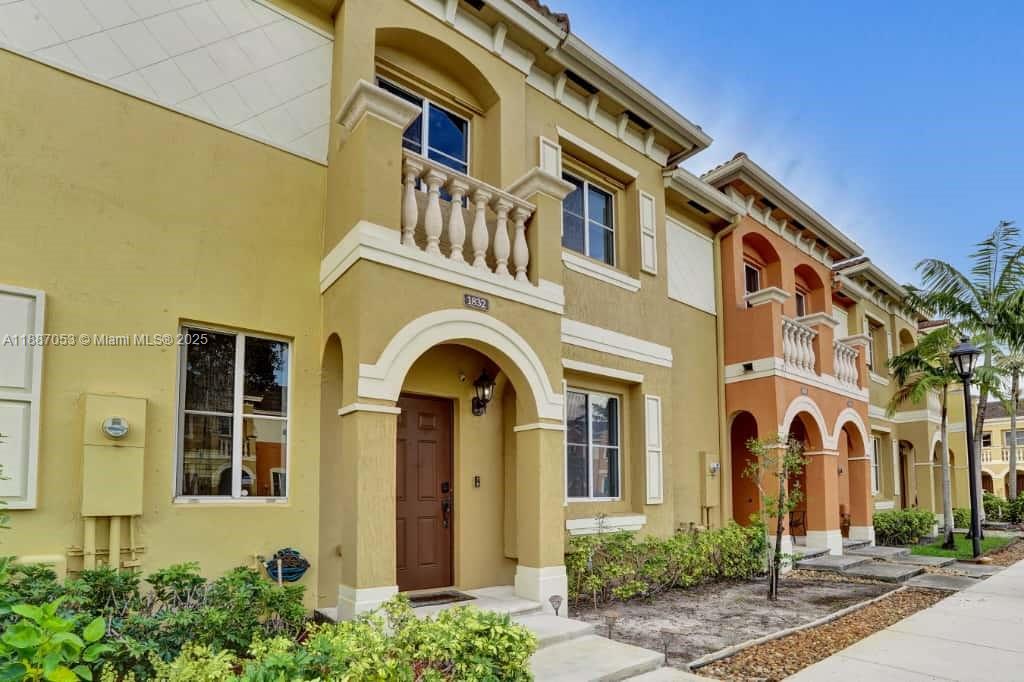 VILLAGE WALK - фото