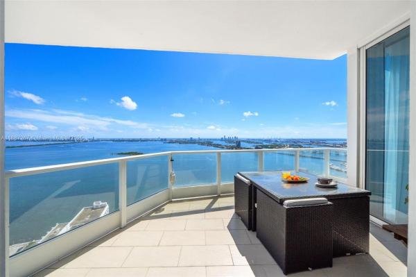 PARAMOUNT BAY CONDO