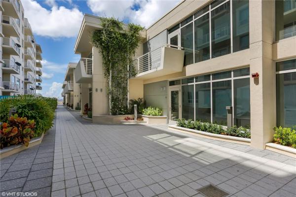 MIDBLOCK MIAMI CONDO