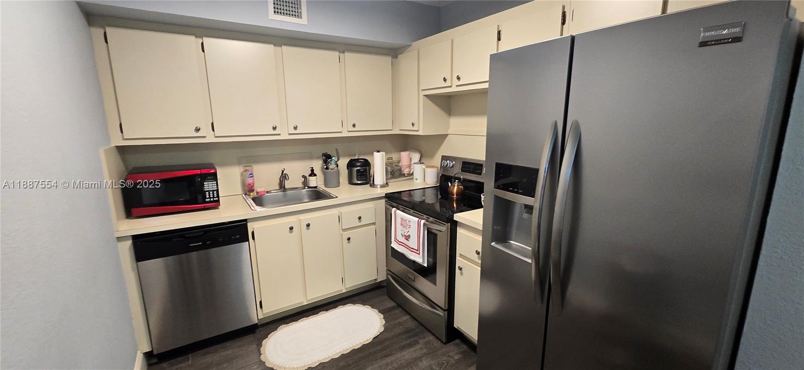 CENTURY VILLAGE - фото