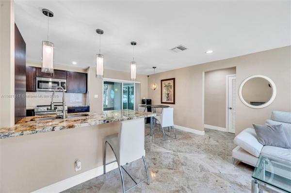 MAINLANDS OF TAMARAC LAKE