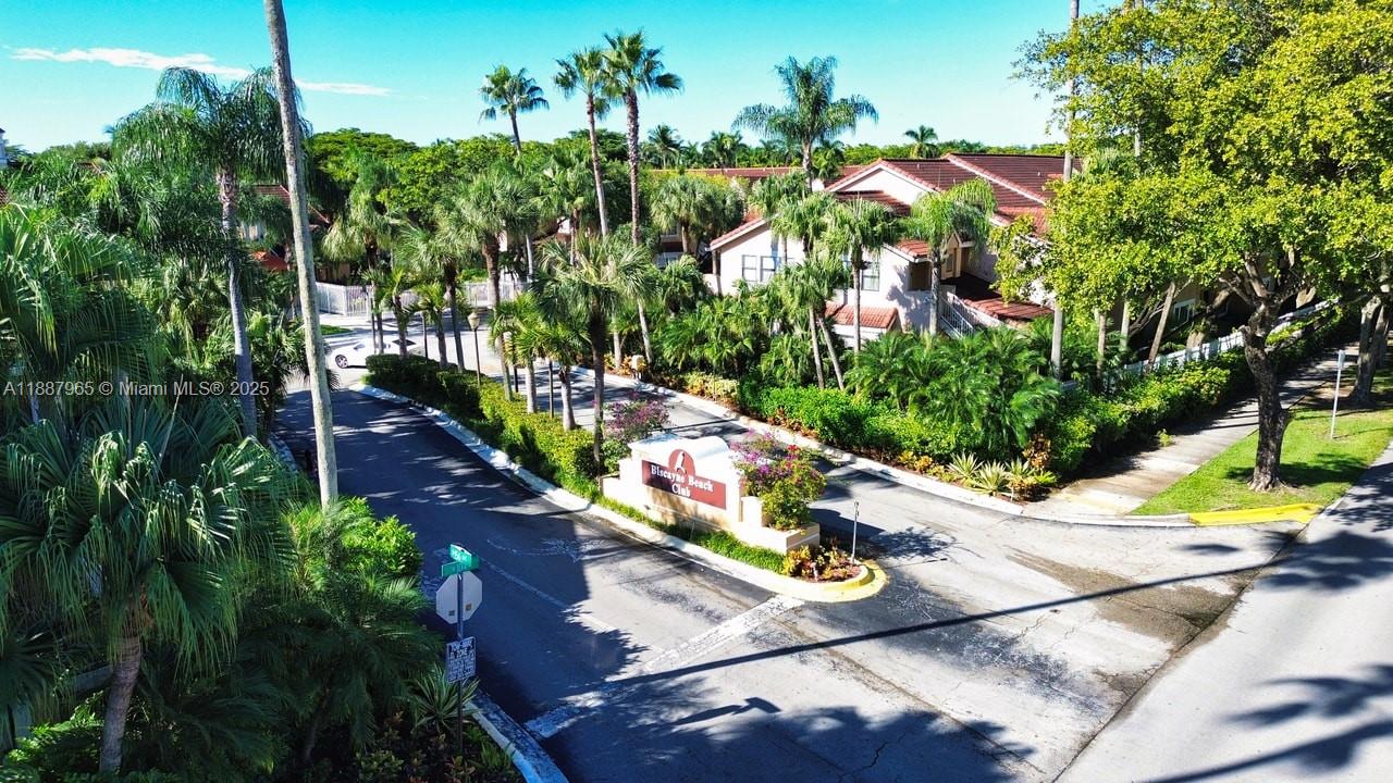 BISCAYNE BEACH CLUB CONDO - фото
