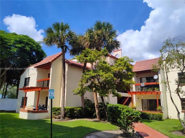 LAGO DEL REY CONDO #3