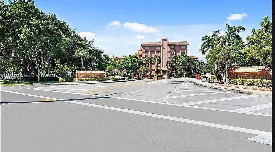 RIVER REACH CONDOMINIUM IV - фото