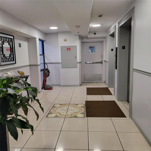 16919 N BAY RD #309, SUNNY ISLES BEACH, FL 33160