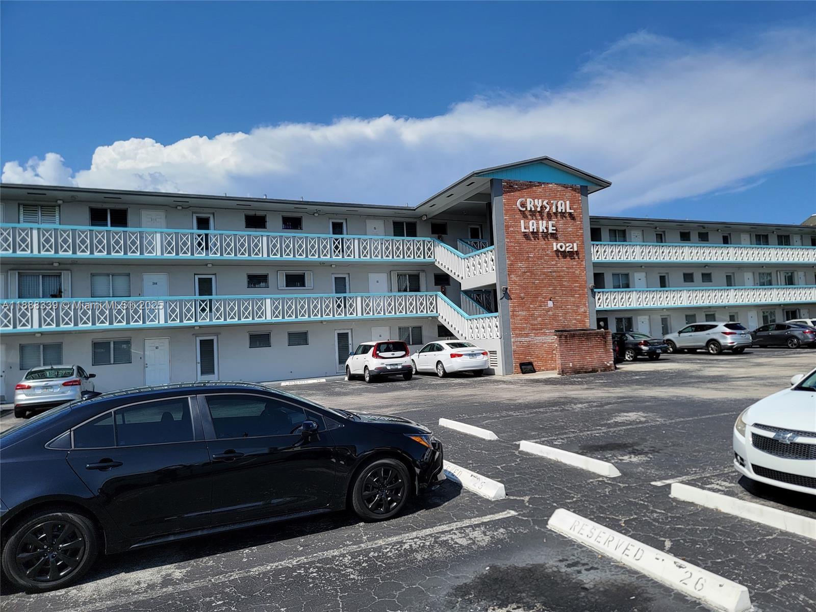 CRYSTAL LAKE - фото