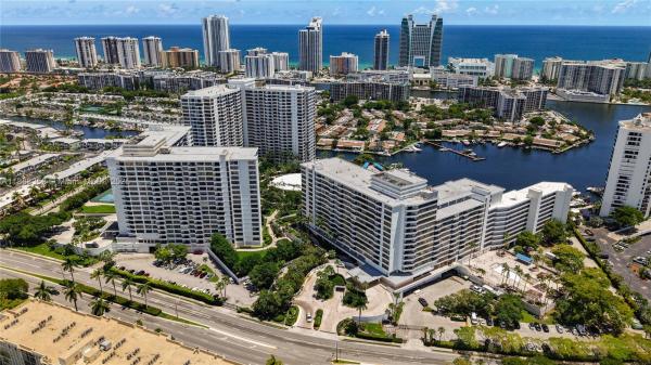 500 THREE ISLANDS BLVD #613, HALLANDALE BEACH, FL 33009