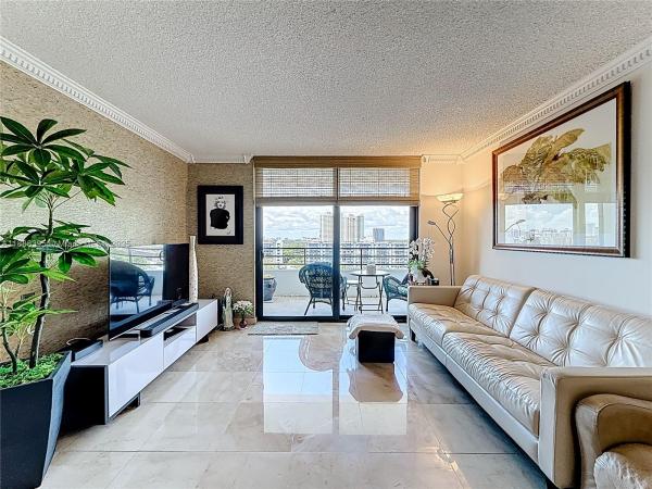 500 THREE ISLANDS BLVD #613, HALLANDALE BEACH, FL 33009