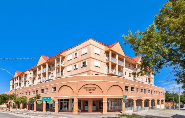 PRESIDENTIAL CORNERS COND