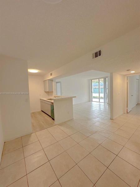 WINDWARD LAKES CONDO