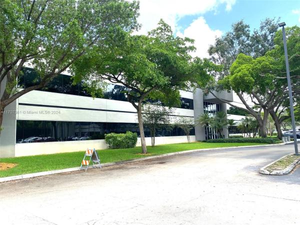 The BuSinees Park Center West