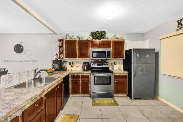 BARCLAY AT HAMPTONS WEST