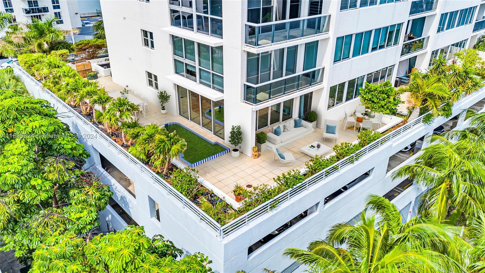 Blue Bay Tower - фото