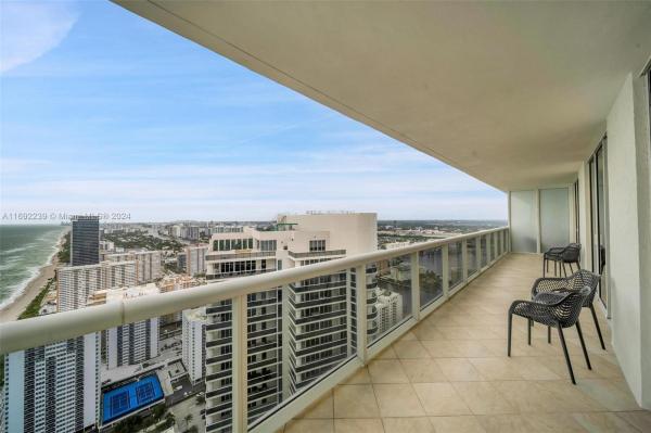 1830 S OCEAN DR #4704, HALLANDALE BEACH, FL 33009