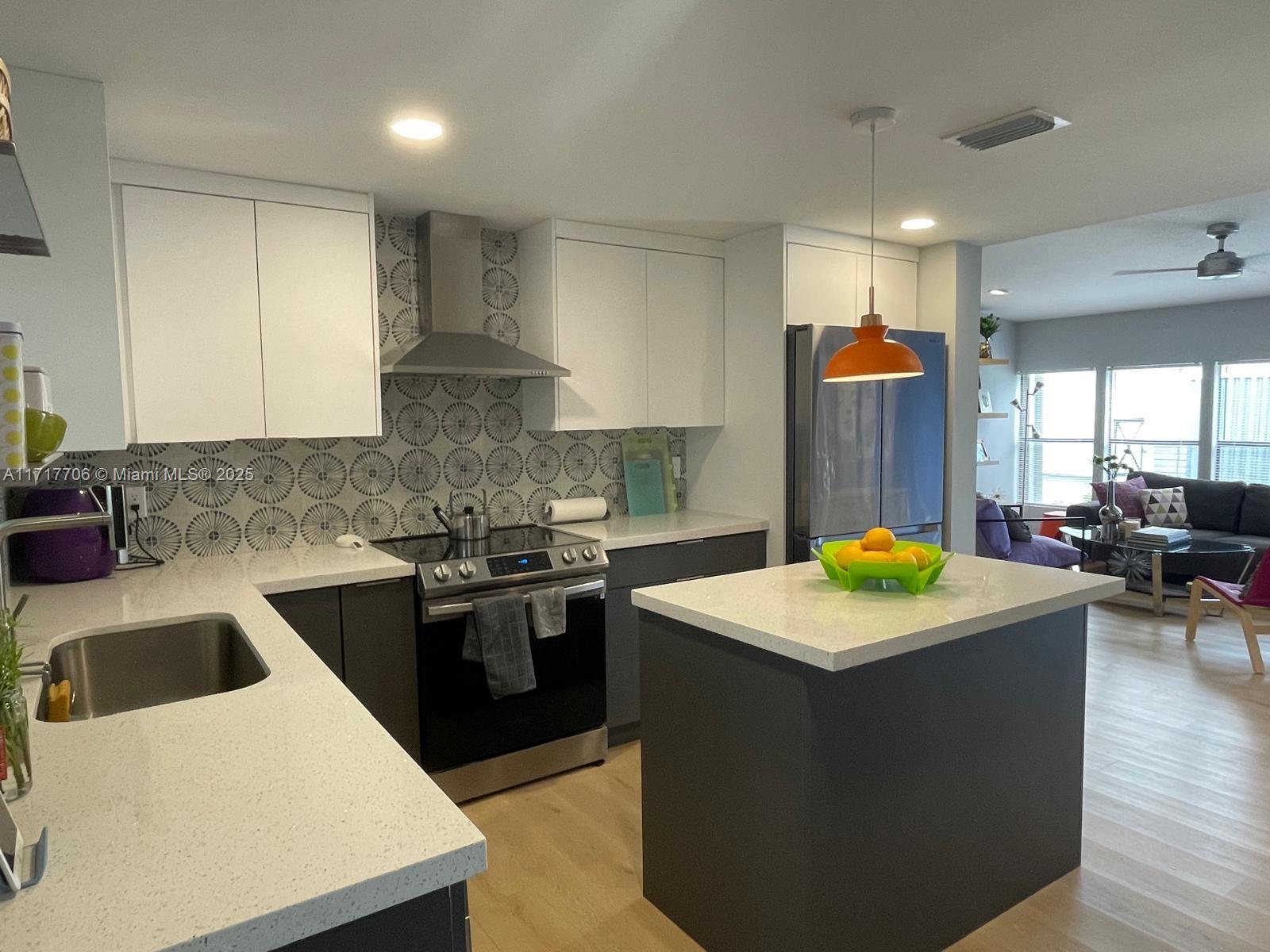 GATEWAY WEST CONDO - фото