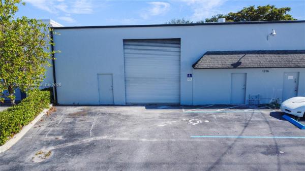 1216 S Dixie Hwy