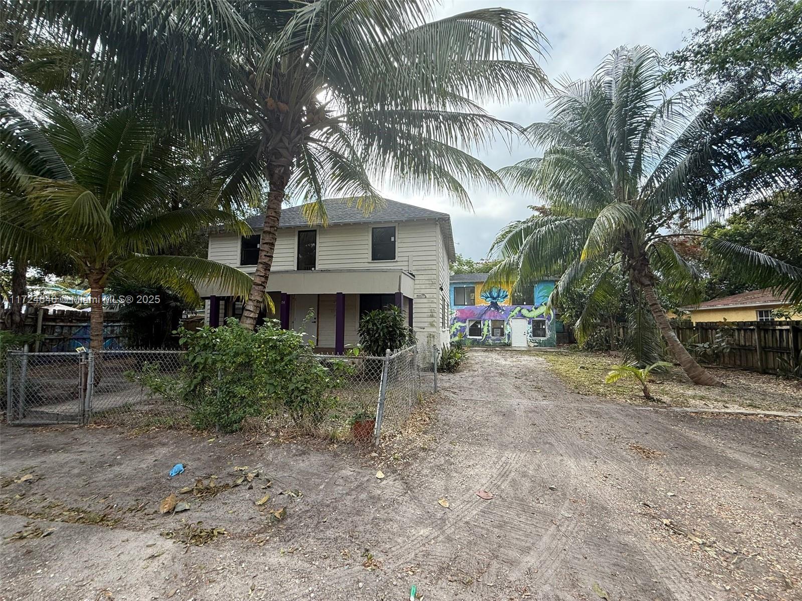 ROCKMOOR VILLA TRACK - фото