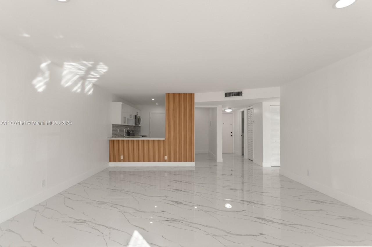 Castle Apartments - фото