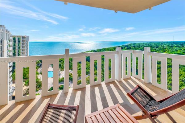 TOWERS OF KEY BISCAYNE CO