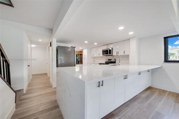 VILLAS OF AMBERWOOD CONDO
