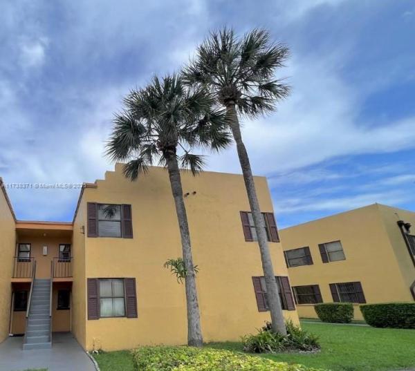 SOLEIL LAKE CONDO