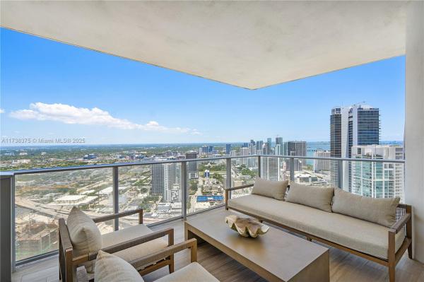 Paramount Miami World Cen