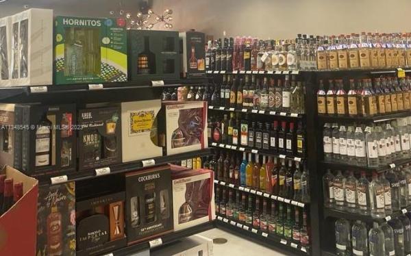 Liquor Store - фото