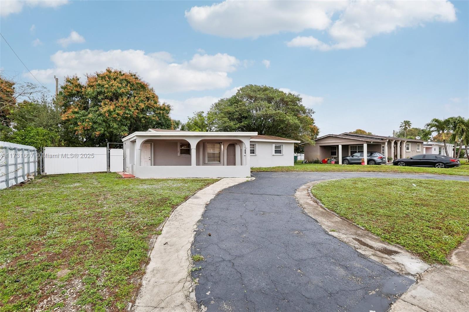 CAROL CITY - фото