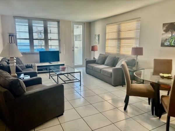 THE DECOPLAGE CONDO