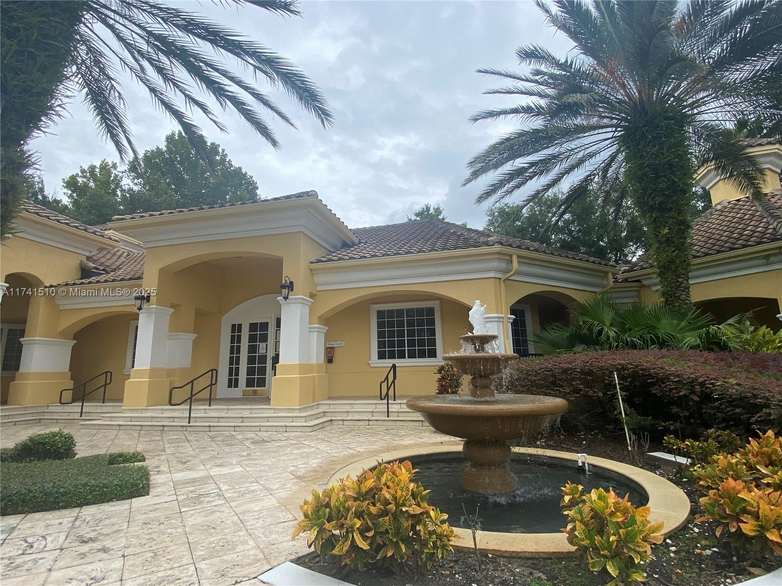 Townhouse - фото