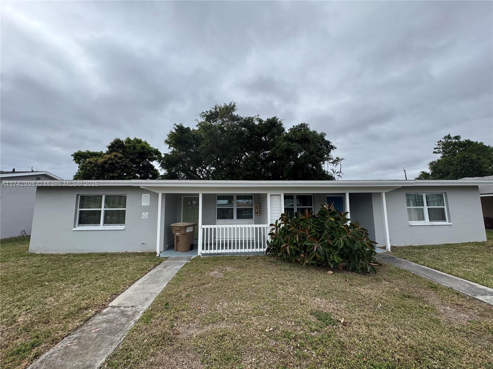 Cape Coral Subdivision - фото