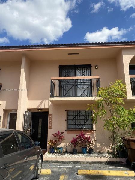 Las Brisas Th Apts Condo