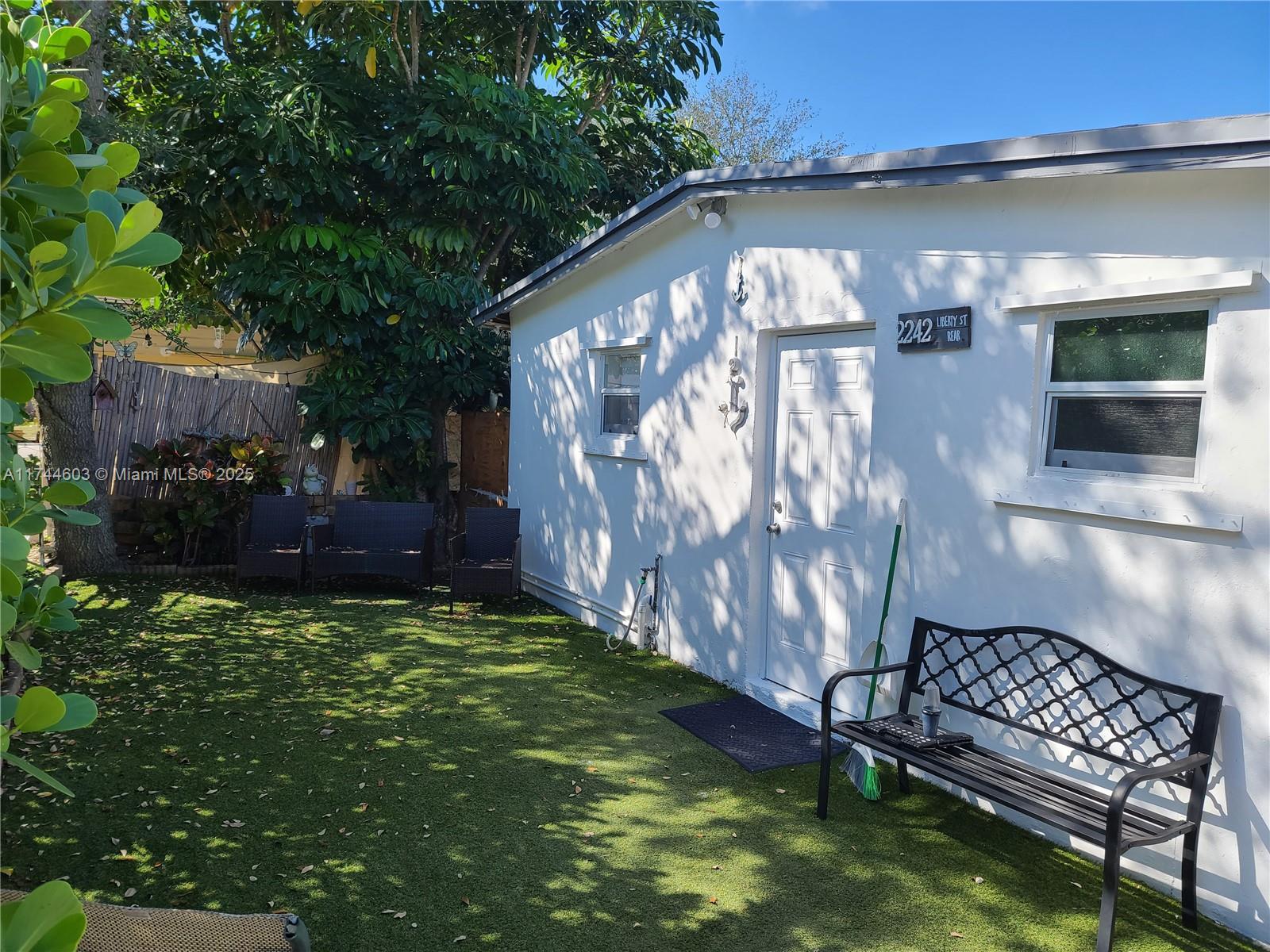 HOLLYWOOD PARK - фото