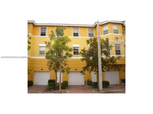 SHOMA TOWNHOMES AT ROYAL