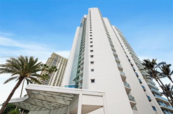 OCEANIA III CONDO