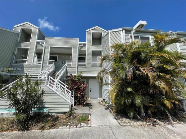 SUMMER LAKE CONDO