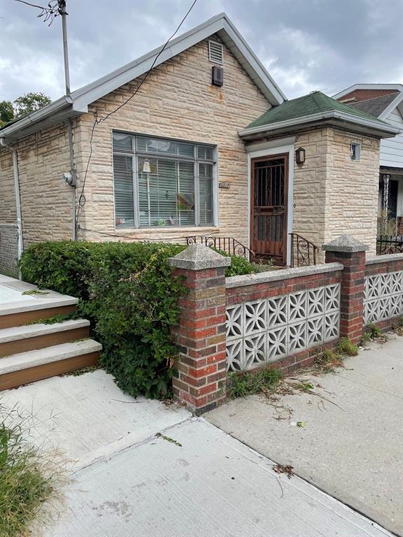 Single Family - фото