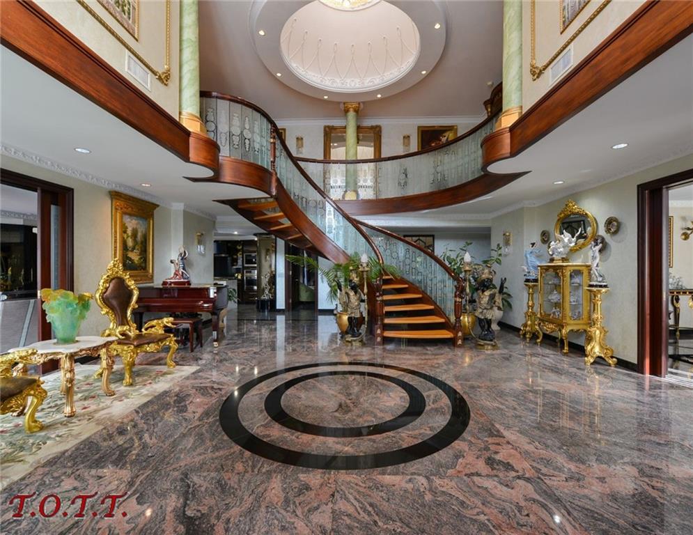 Single Family - фото