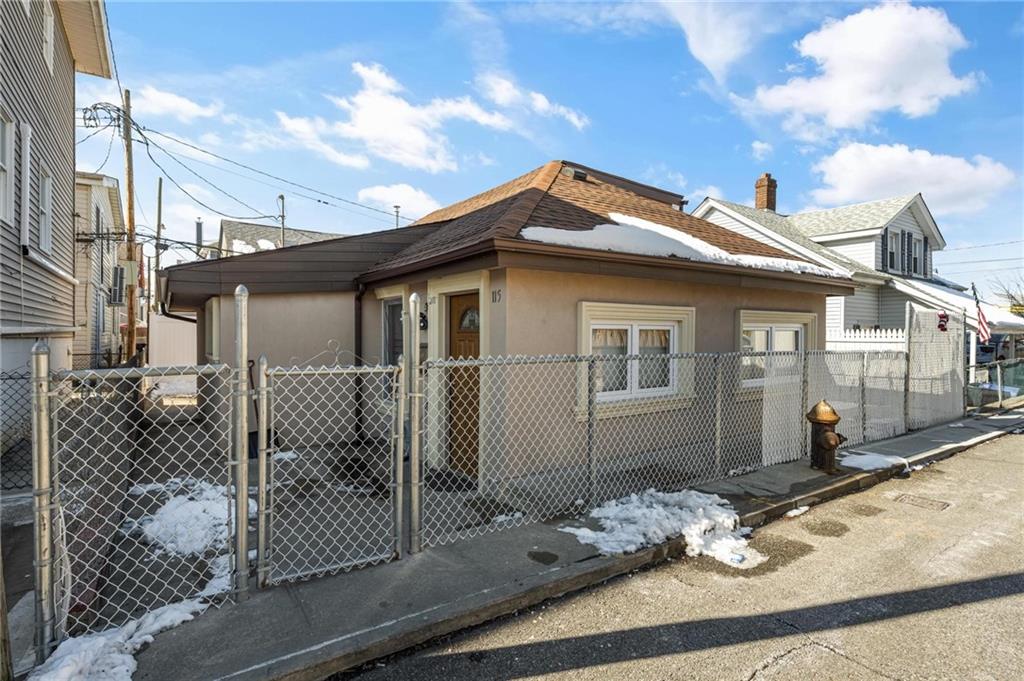 Single Family - фото