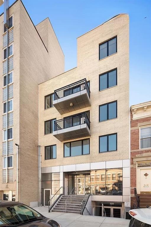 Commercial - фото