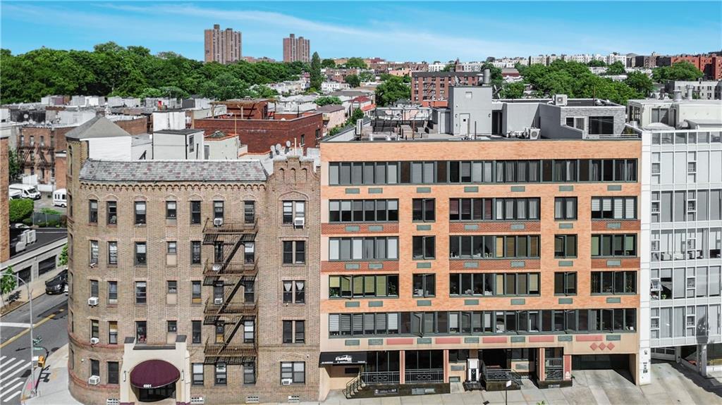 Commercial - фото