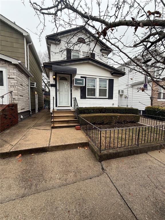 Single Family - фото